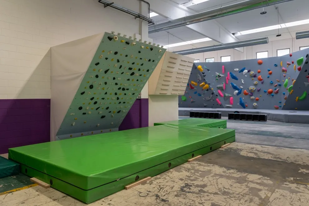 zona training allenamento della palestra di arrampicata lezard